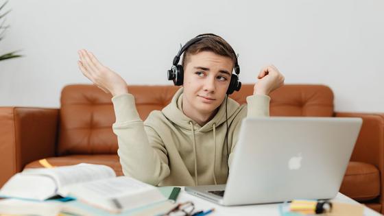 Un cours suivi en ligne depuis chez soi